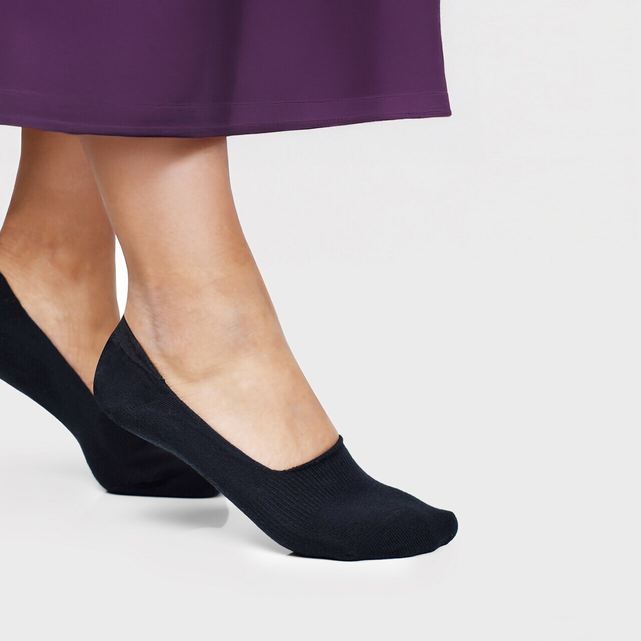 https://www.myfeet.no/pub_docs/files/Minfot-ballerinastrumpor-kampanj-lila-kjol.jpg