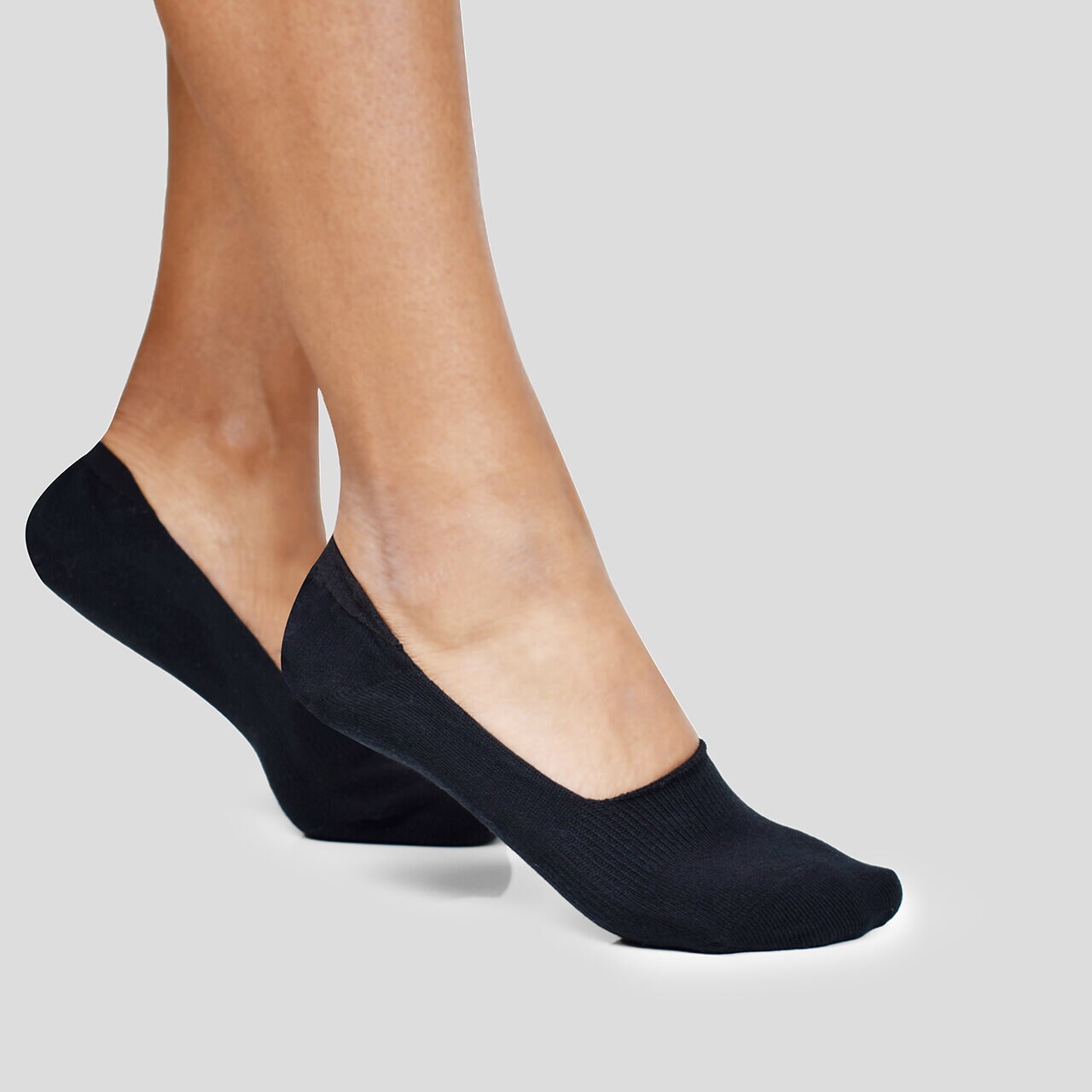 https://www.myfeet.no/pub_docs/files/ballerinastrumpor-kampanj-svarta.jpg