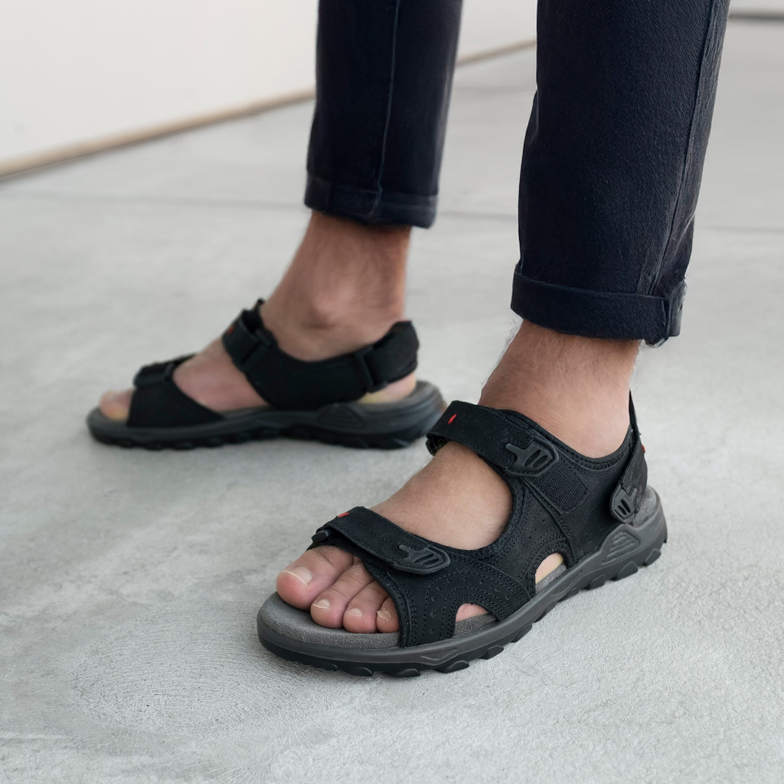 https://www.myfeet.no/pub_docs/files/fotriktiga-bekvama-herrsandaler-2025.jpg