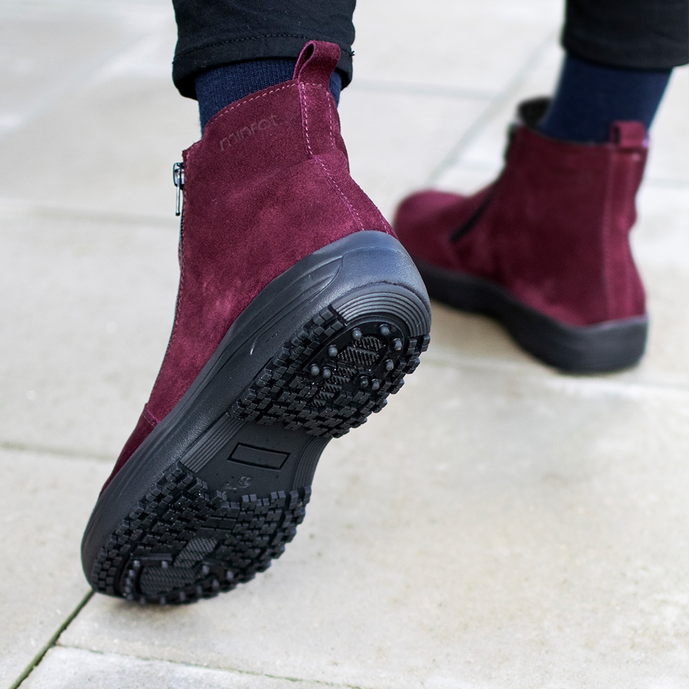 Boots-Orsa-Mocka-Bordeaux-skor-med-grepp.jpg