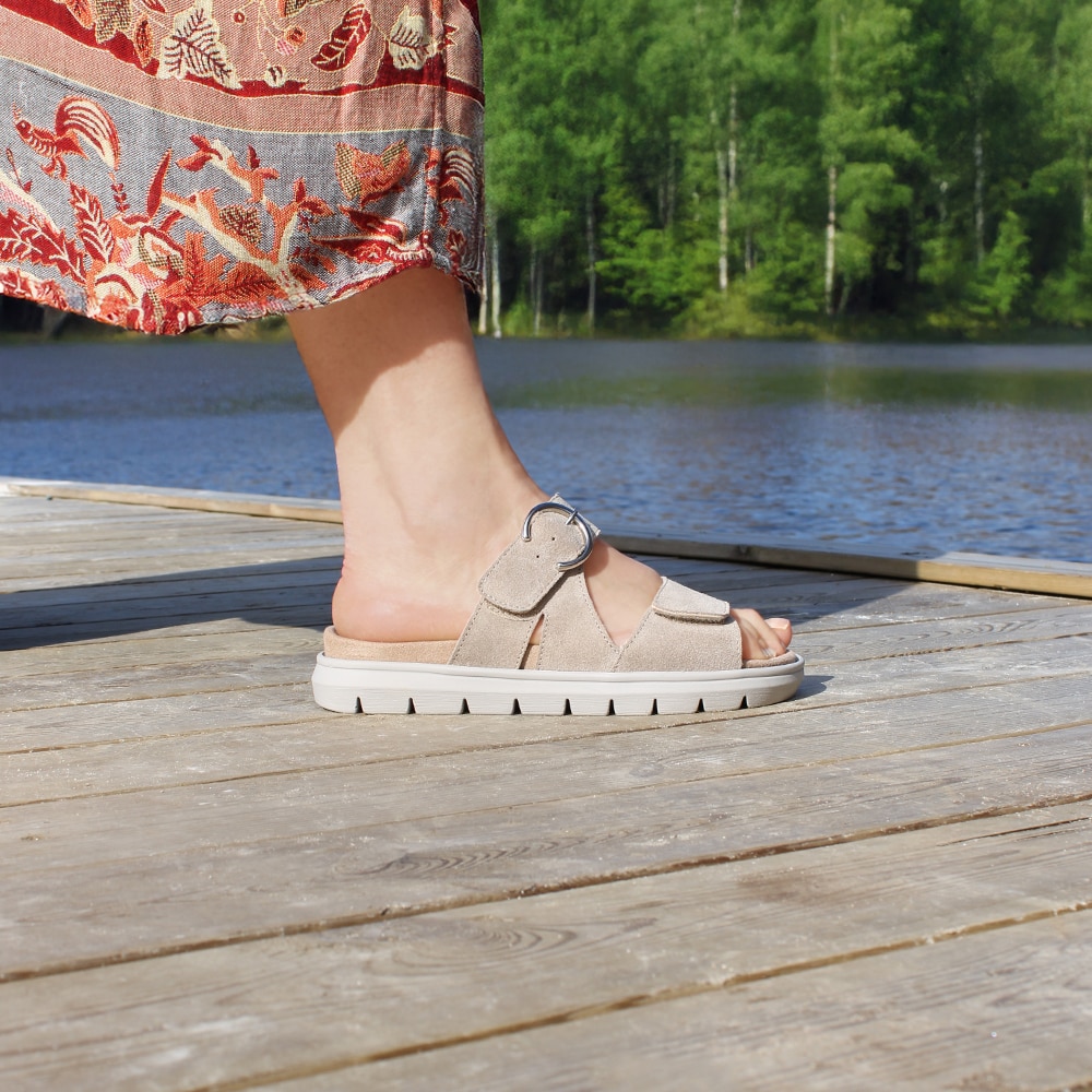 Minfot-Abby-Sandaler-med-Kardborre-taupe-mocka-tågrepp.jpg
