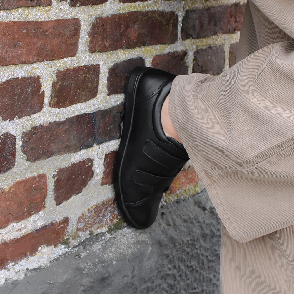 Minfot-Aveny-Skinn-Sneaker-med-kardborrerem-svart-fotriktiga-damskor-.jpg