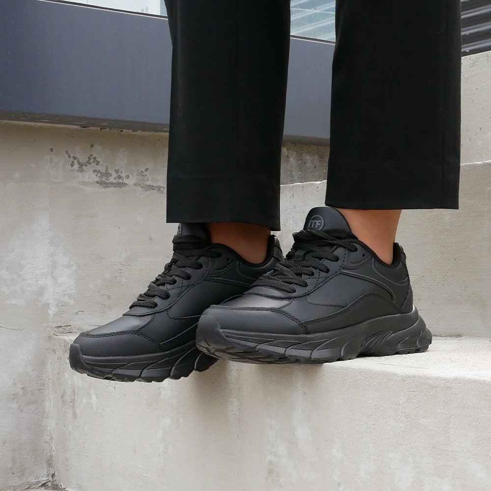Minfot-Citysneakers-Joy-Helsvarta-slittåligt-läder.jpg