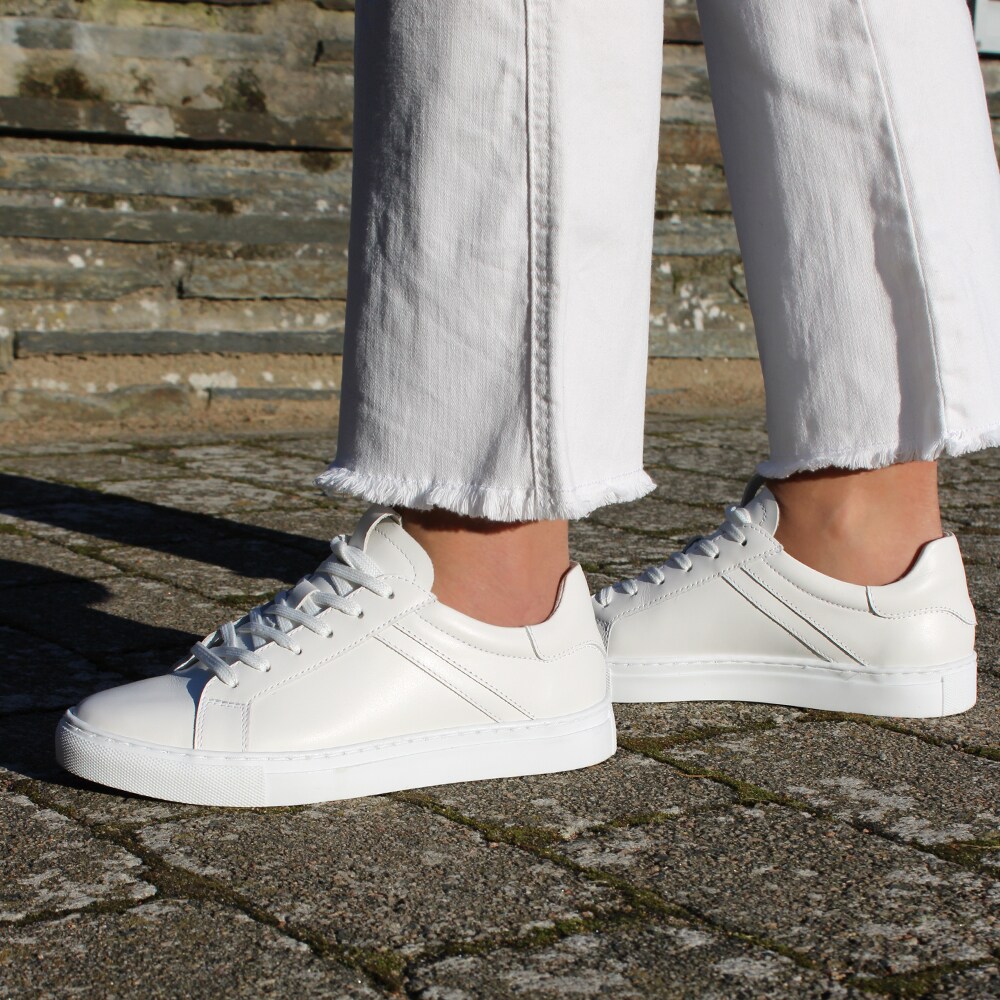 Minfot-Comfort-sneakers-vita-anilinskinn.jpg