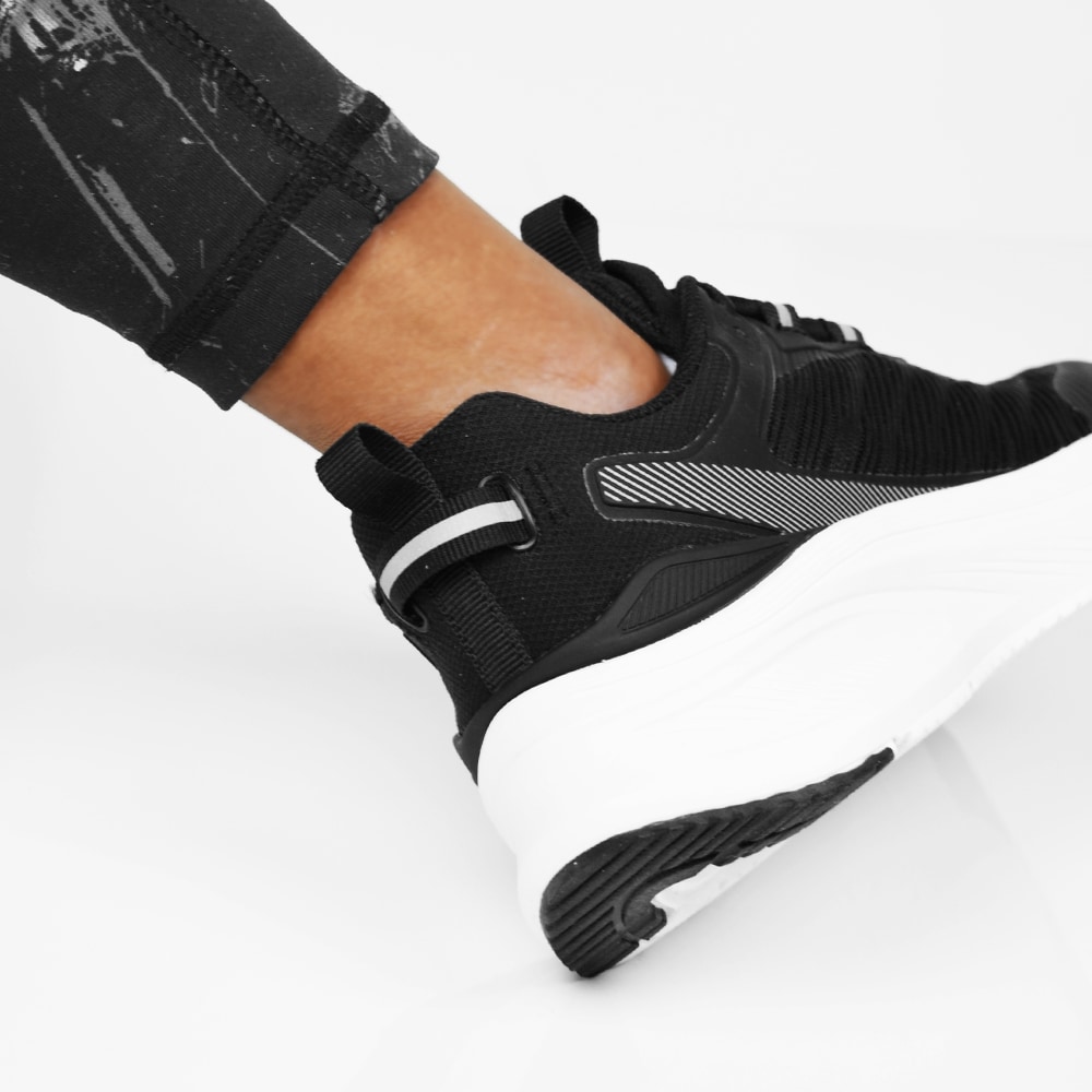Minfot-Journey-svarta-sneakers-med-reflex.jpg