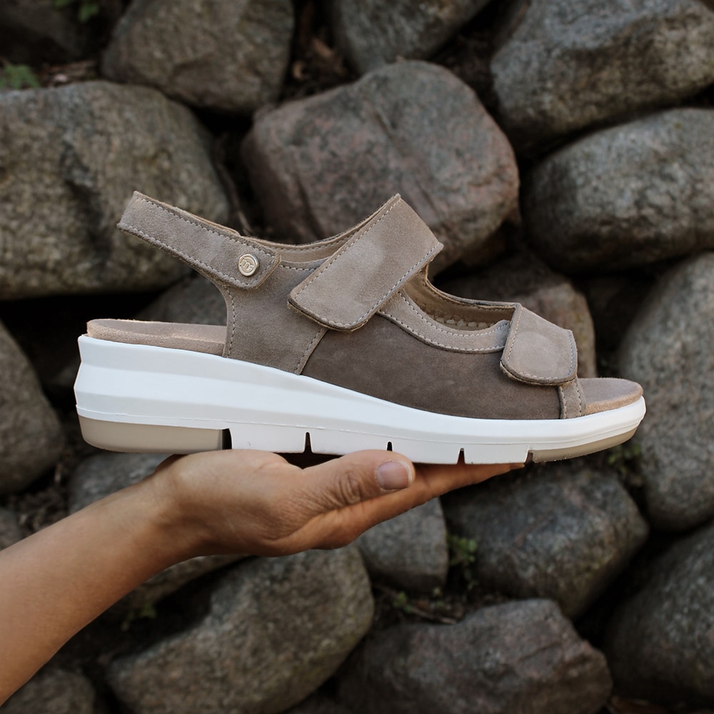 Minfot-Sandal-Komfort-Bea-Hälrem-Stretch-Mocka-Beige-hallux-valgus-kilklack.jpg