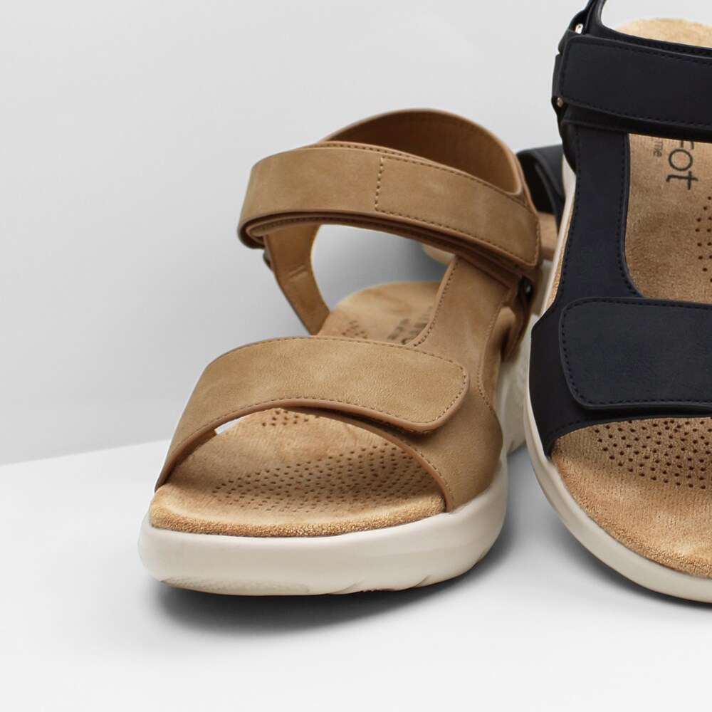 Minfot-Sandaler-Cloudlite-Joy-Brun-grupp.jpg