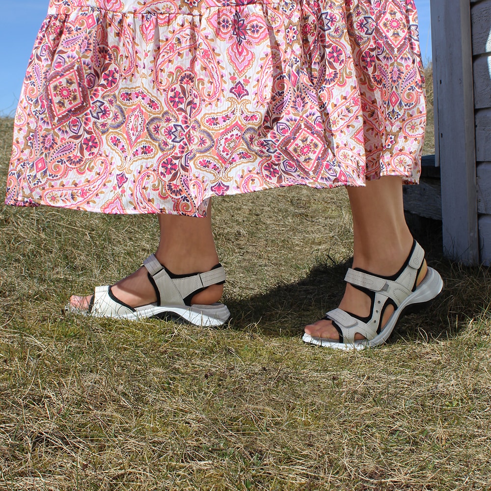 Minfot-Sandaler-Sandhamn-Dam-Läder-Offwhite-mjuk-anatomisk-fotbädd.jpg