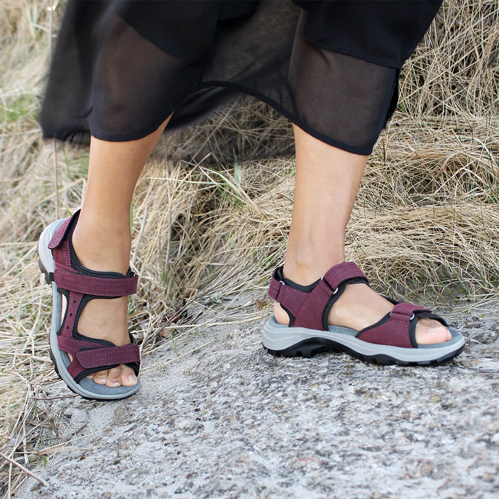 Minfot-Sandaler-Sandhamn-Dam-Nubuck-Bordeaux-anatomisk-fotbädd-hålfotsstöd.jpg