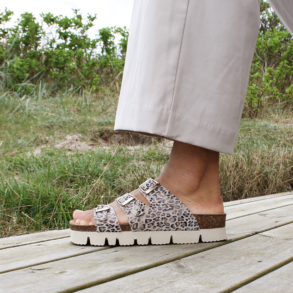 Minfot-Sandaler-Upstep-Lux-Leopard-Beige-hälsporre-sommarsandaler.jpg