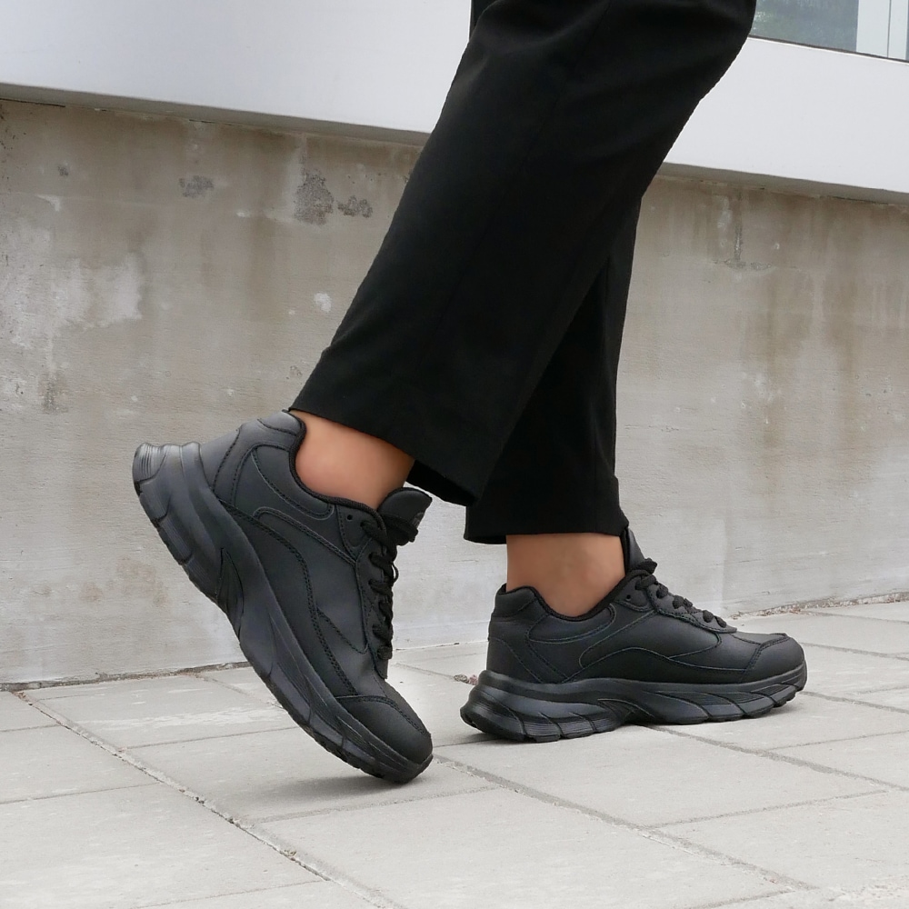 Minfot-Sneaker-Joy-Läder-Svart-stabil-hälkappa-avfasad-häl.jpg