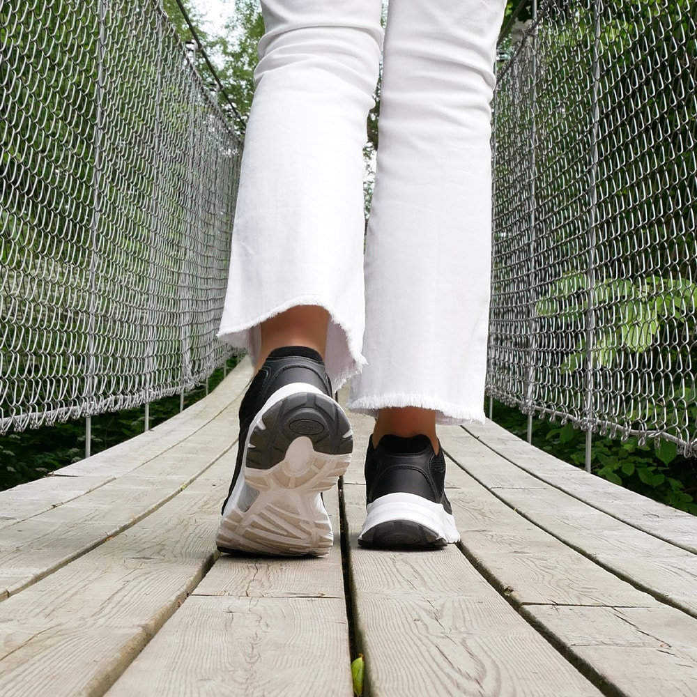 Minfot-Sneakers-Joy-Mesh-Mocka-Svart-Vit-avfasad-häl-tå.jpg