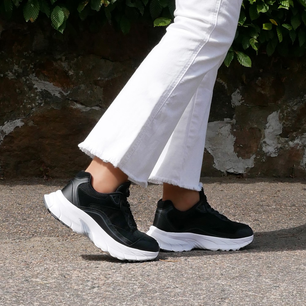 Minfot-Sneakers-Joy-Mesh-Mocka-Svart-Vit-citylook-stadiga-skor.jpg