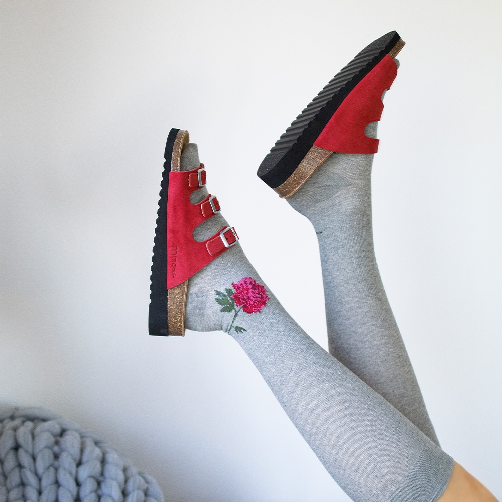 Minfot-Sommarsandaler-Mjuk-Bio-Röd-Nubuck-mjukstoppad-fotbädd-spännen.jpg
