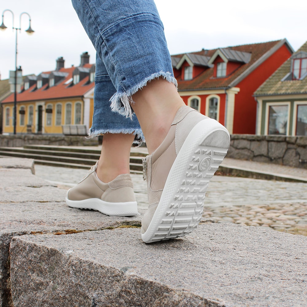 Minfot-Way-Damsneakers-Bred-Stretch-Zip-Beige-hålfotsstöd-bekväma.jpg