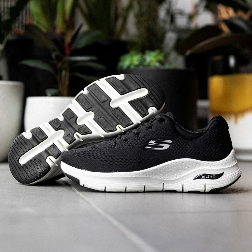 Skechers-promenadskor-med-hålfotsstöd-stötdämpande.jpg