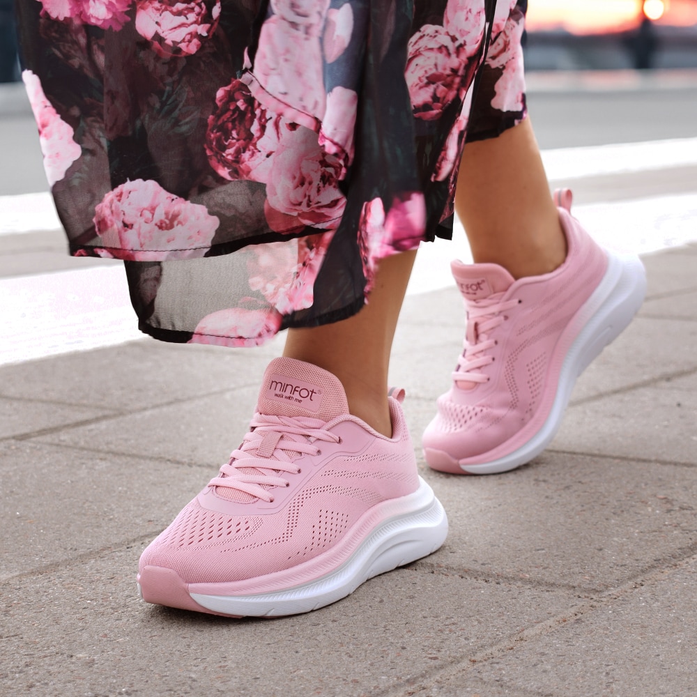 extra-mjuka-rosa-sneakers-minfot-enjoy.jpg