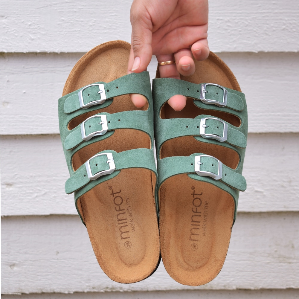 gröna-sandaler-med-tre-remmar-minfot-bio.jpg