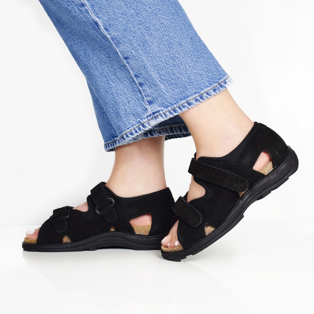 mjuka-sandaler-Minfot-Justi-Svart-Mocka.jpg