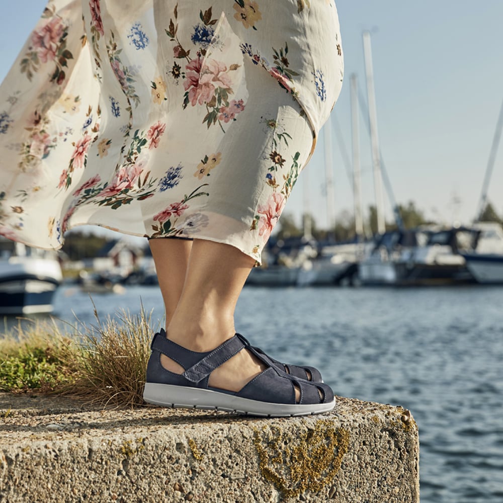 new-feet-sandaler-täckt-tå-breda-fötter-marin.jpg
