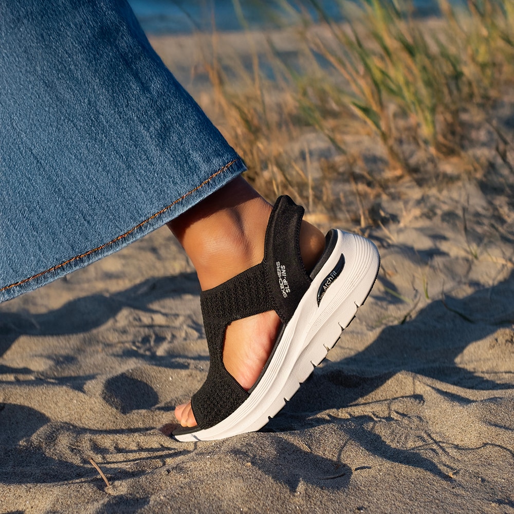 sandaler-skechers-slip-ins-hands-free-black.jpg