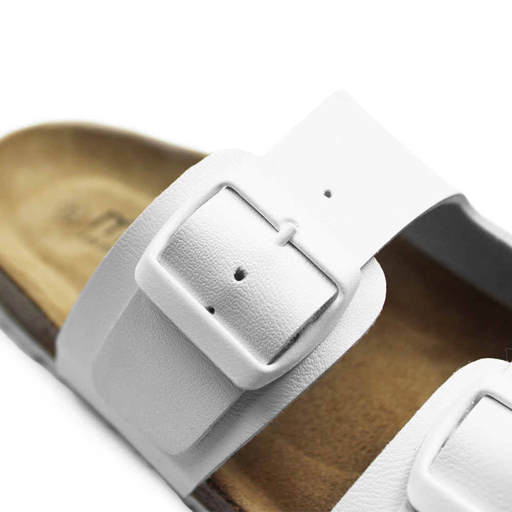 sandaler-två-remmar-vita-biofotbädd.jpg