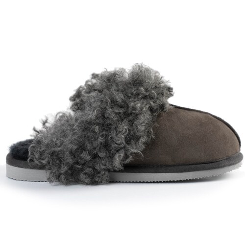 shepherd-fårskinnstofflor-tuva-asphalt.jpg
