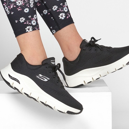 Knurre lotus kasseapparat Skechers Womens Arch Fit Big Appeal Black White hos Myfeet.no