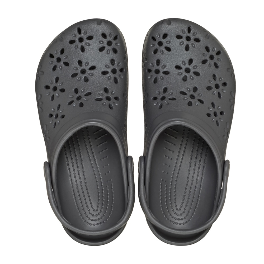svarta-crocs-tofflor-blommigt-mönster.jpg